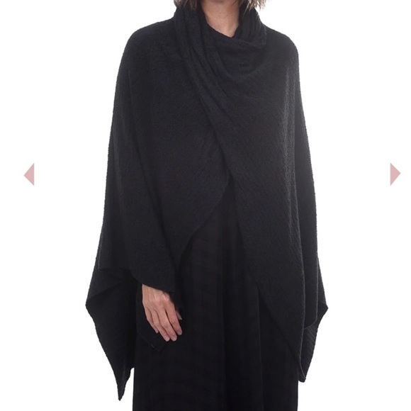 Barefoot Dreams Sweaters - Barefoot Dreams Cozychic Lite Wide Rib Travel Wrap